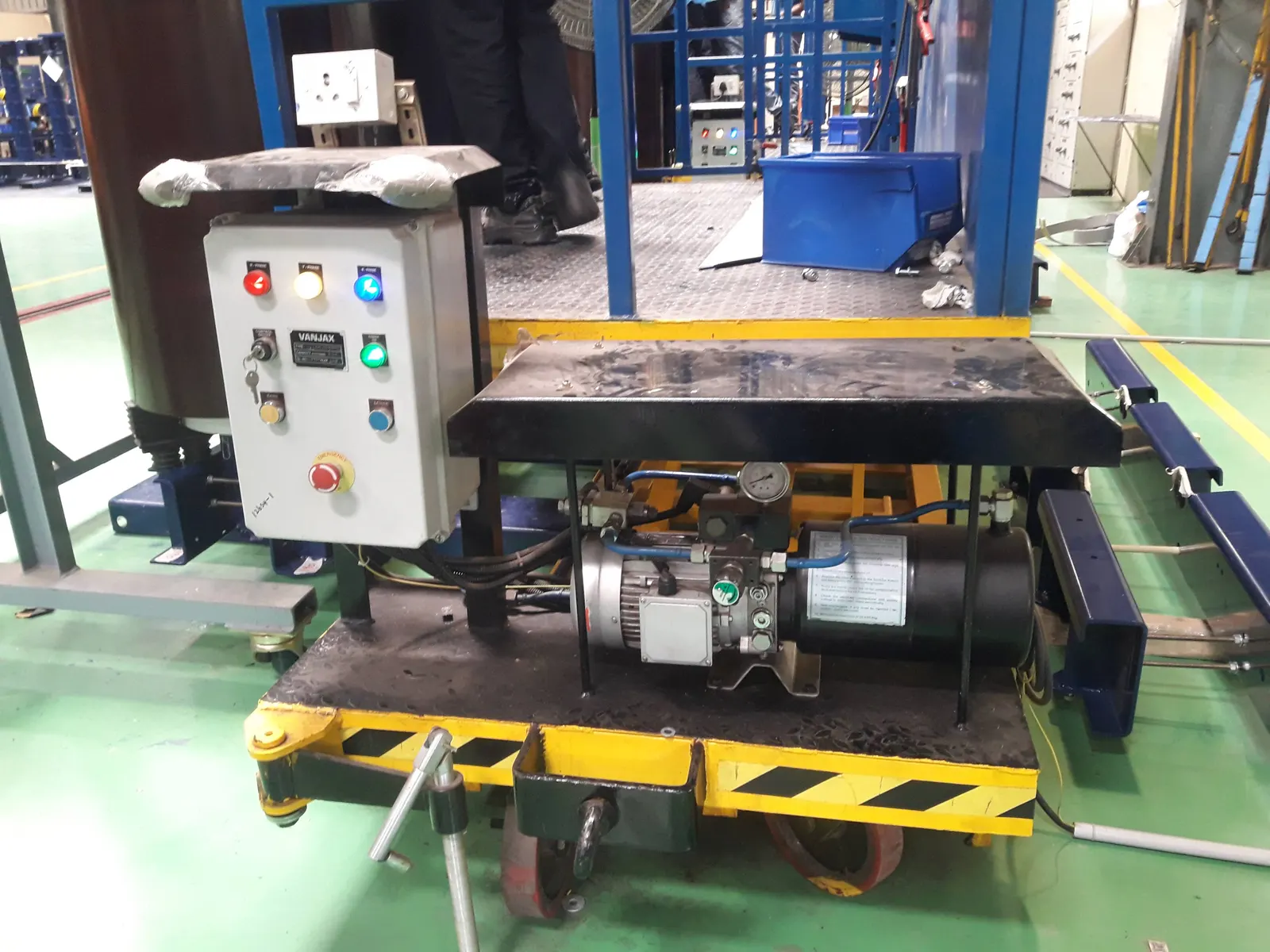Hydraulic lift table with electrical control panel built for factory automation